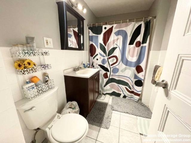 4 bedroom, Boston MA 02125 LS98395998