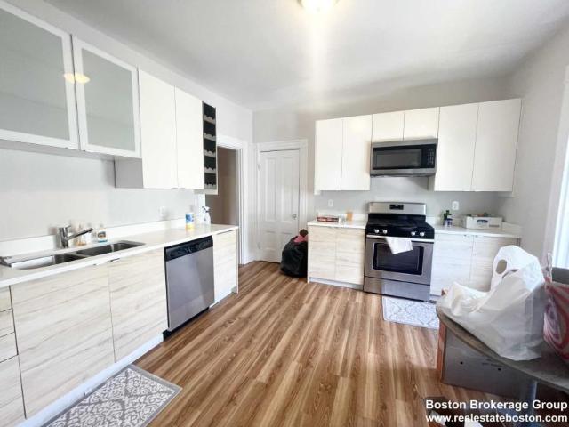 4 bedroom, Boston MA 02125 LS98396033