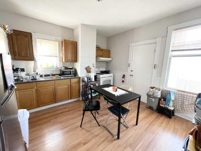 4 bedroom, Boston MA 02125 LS98397383