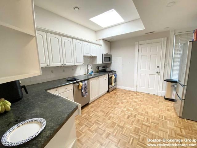 4 bedroom, Boston MA 02125 98395709