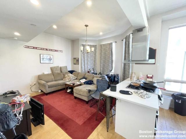 4 bedroom, Boston MA 02125 98395814