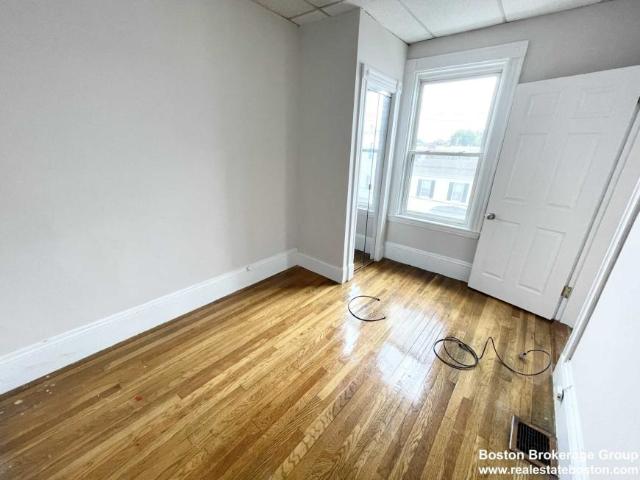4 bedroom, Boston MA 02125 98396743