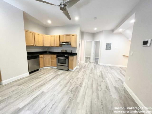4 bedroom, Boston MA 02127 LS98395396