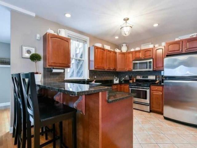 4 bedroom, Boston MA 02127 LS98396080
