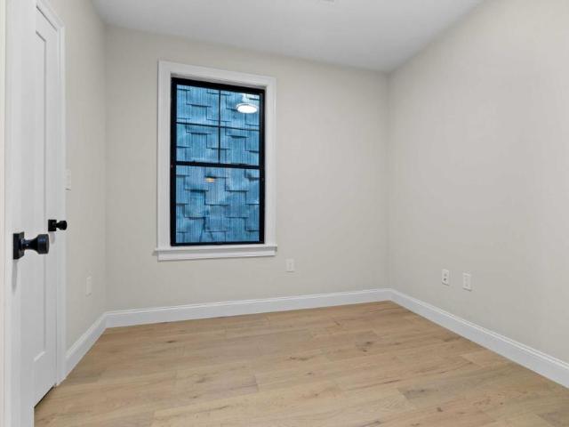 4 bedroom, Boston MA 02127 LS98397184