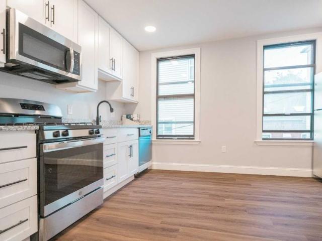 4 bedroom, Boston MA 02128 LS98395146