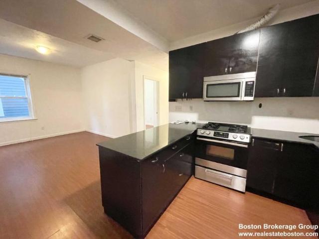 4 bedroom, Boston MA 02120 LS98395559
