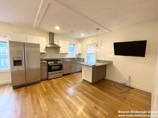 4 bedroom, Boston MA 02120 LS98395560