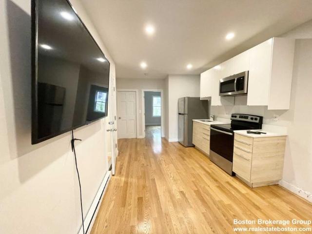 4 bedroom, Boston MA 02120 LS98395357