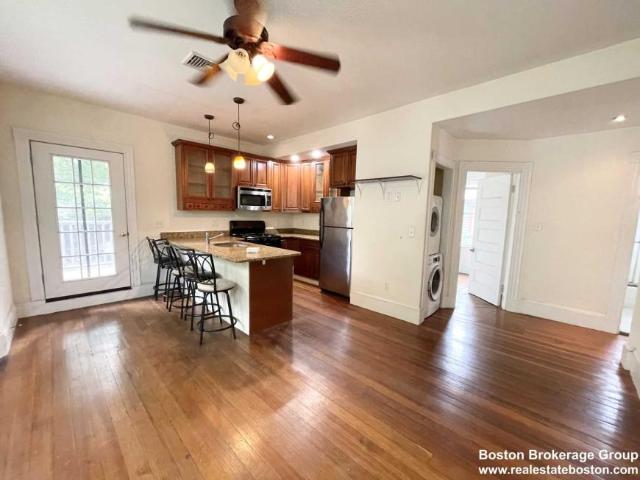 4 bedroom, Boston MA 02120 LS98395380