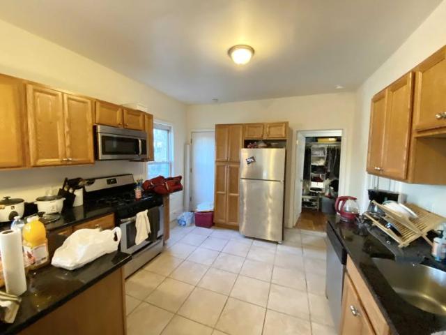 4 bedroom, Boston MA 02120 98395099
