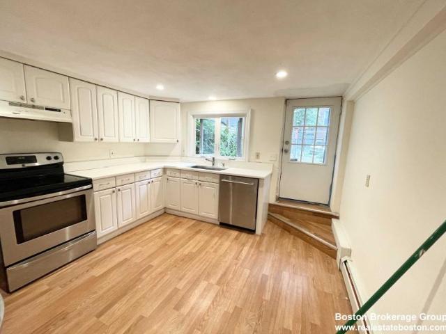 4 bedroom, Boston MA 02120 98396493