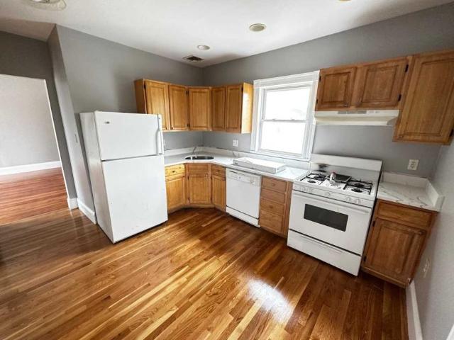 4 bedroom, Boston MA 02134 LS98396871
