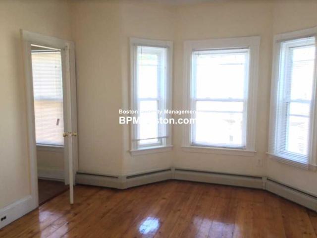 4 bedroom, Boston MA 02134 LS98396985