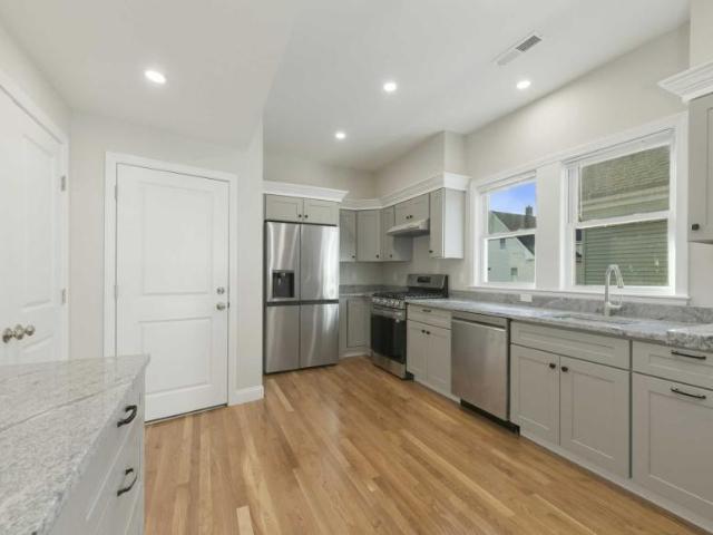 4 bedroom, Boston MA 02135 LS98396466
