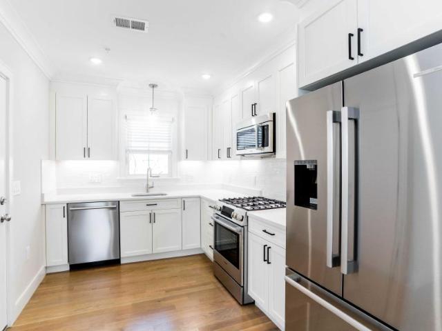 4 bedroom, Boston MA 02135 98395336