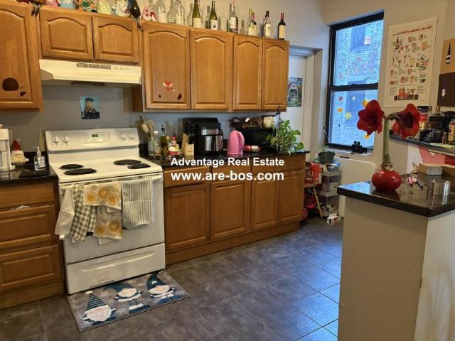 4 bedroom, Boston MA 02215 98478036