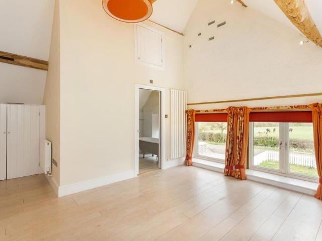 4 bedroom barn to rent