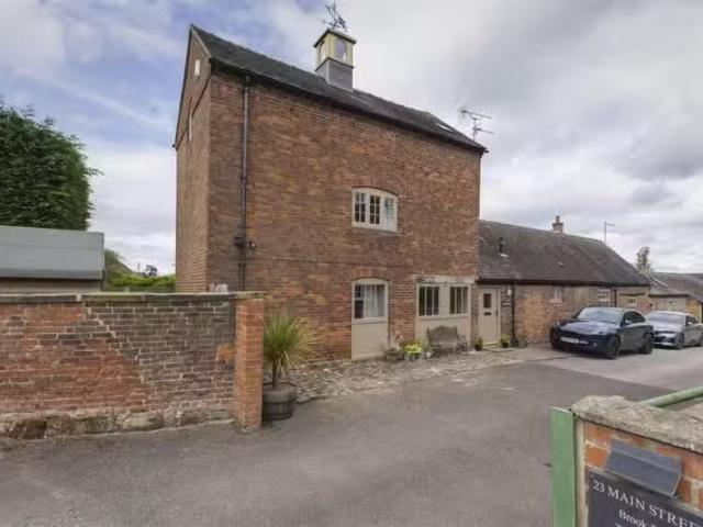 4 bedroom barn conversion for rent in Main Street, Milton, Der.