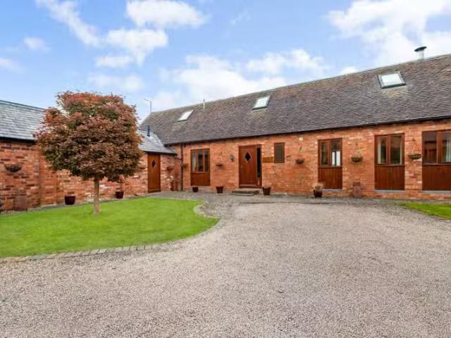 4 bedroom barn conversion for rent in Stoke Pound, Bromsgrove.