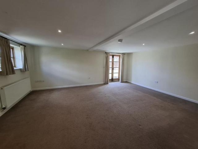 4 bedroom barn conversion to rent