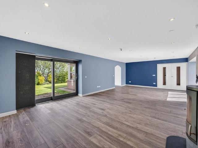 4 bedroom barn conversion to rent