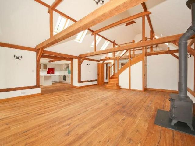 4 bedroom barn conversion to rent