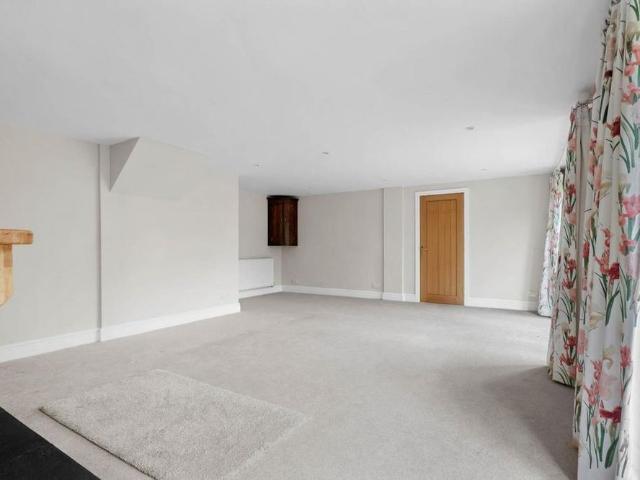 4 bedroom barn conversion to rent