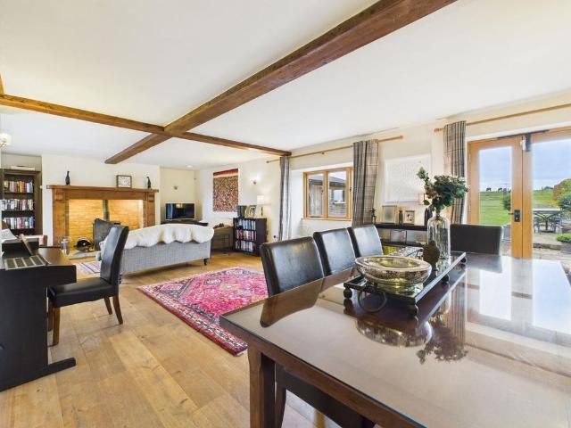 4 bedroom barn conversion to rent