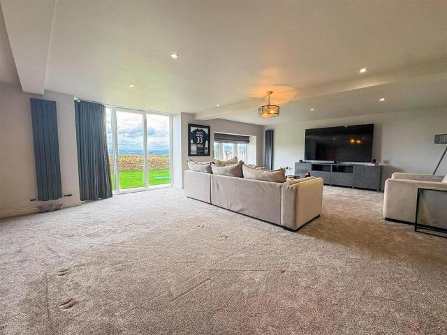 4 bedroom barn conversion to rent