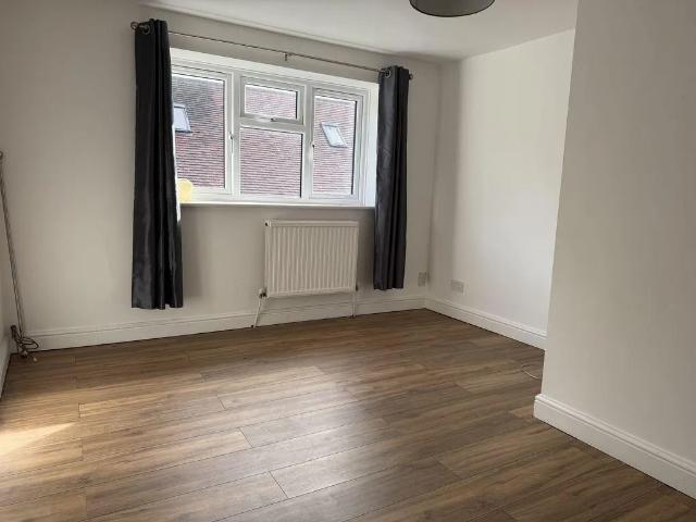 4 bedroom barn conversion to rent