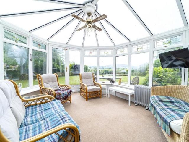 4 bedroom barn conversion to rent