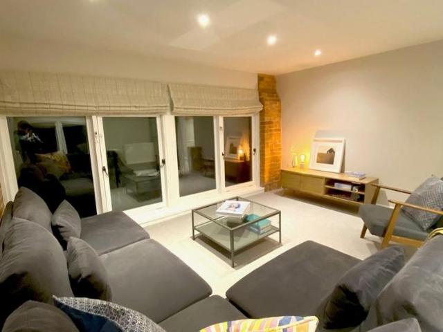 4 bedroom barn conversion to rent