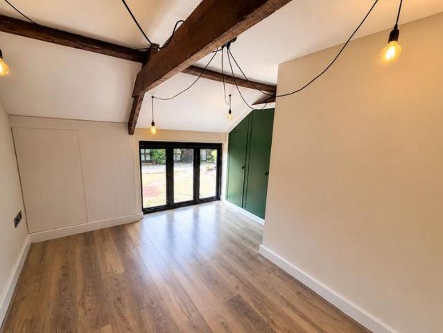 4 bedroom barn conversion to rent