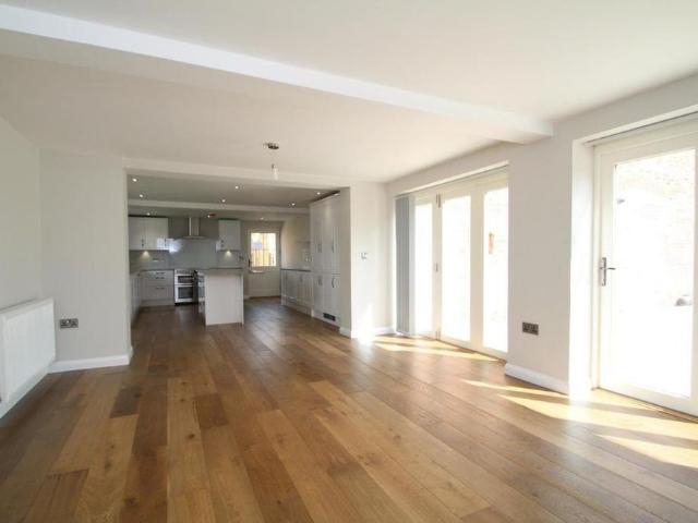 4 bedroom barn conversion to rent