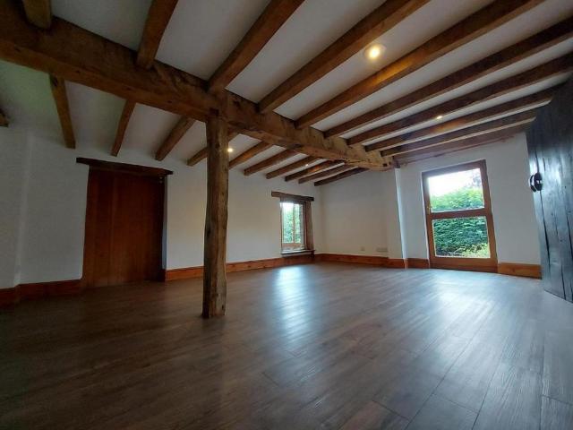 4 bedroom barn conversion to rent