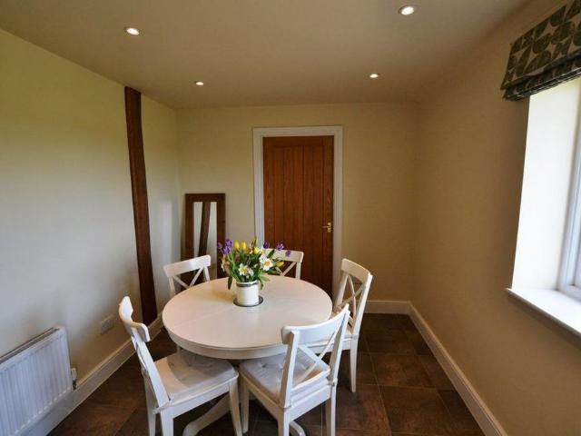 4 bedroom barn conversion to rent