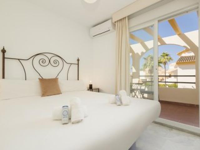 4 bedroom beachside penthouse with sea views in Costabella, Marbella East