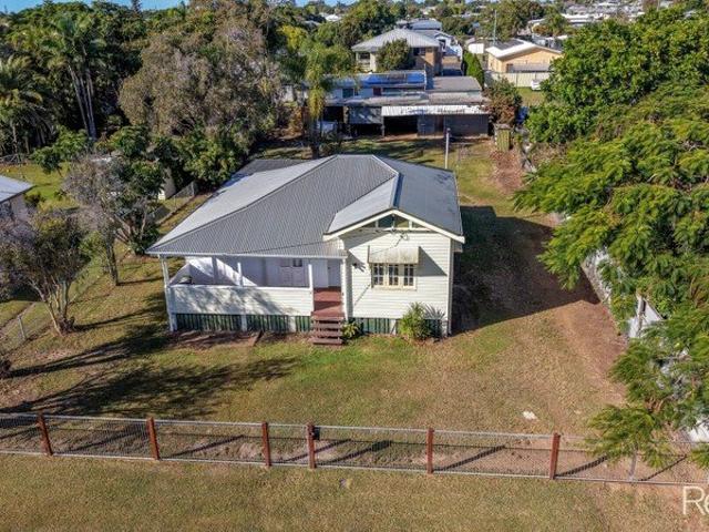 4 Bedroom Beatrice St Beauty on 1083 sqm block Close to Everything you Need!