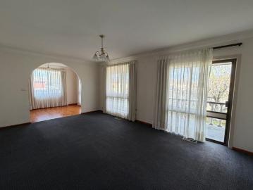 4 bedroom beauty in popular Bell Park location!