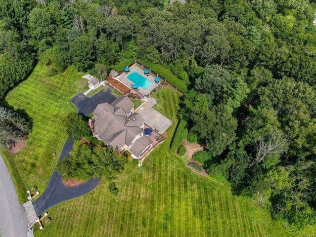 4 bedroom, Bedford NH 03110 105549424
