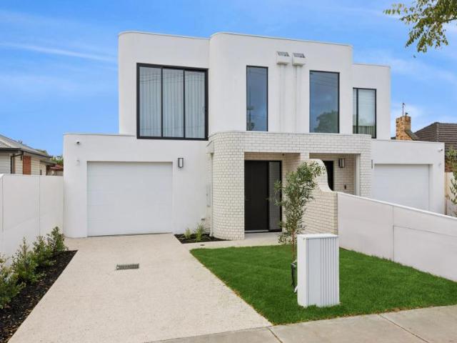 4 Bedroom House Bentleigh East VIC 102758808