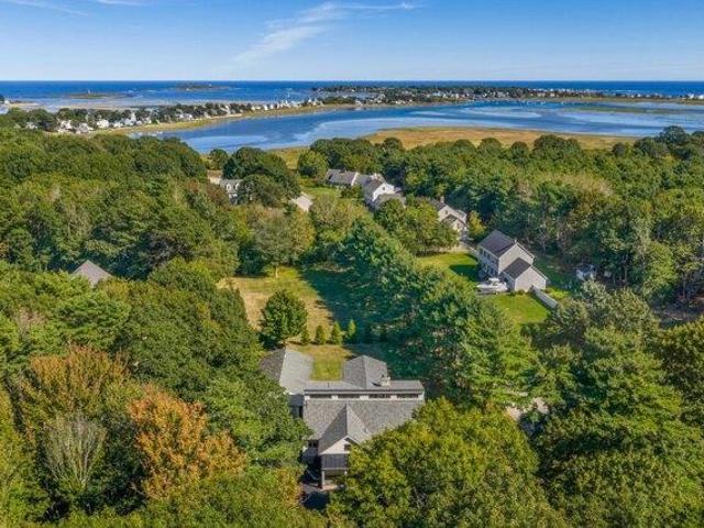 4 bedroom, Biddeford ME 04005 105828422