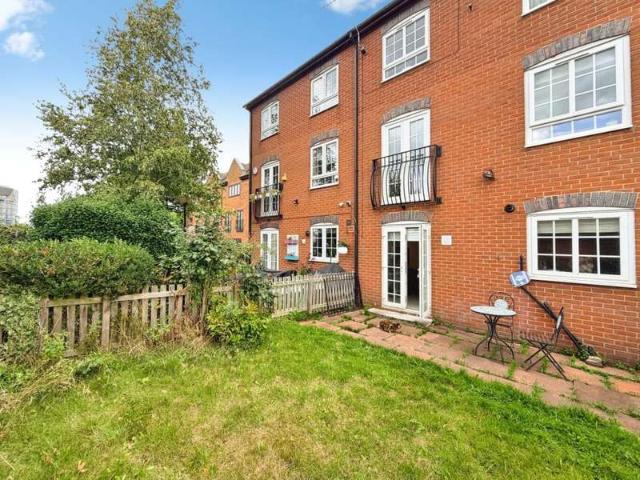 4 Bedroom Block Of Apartments Flat