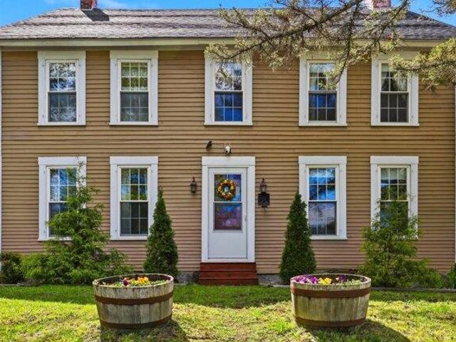 4 bedroom, Bradford NH 03221 105367339