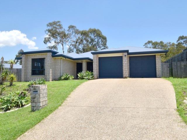 4 BEDROOM BRICK HOME GREAT FAMILY HOME