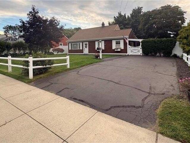 4 bedroom, Bristol RI 02809 105658173