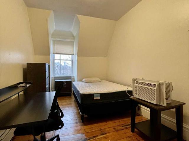 4 bedroom, Brookline MA 02446 LS98397103