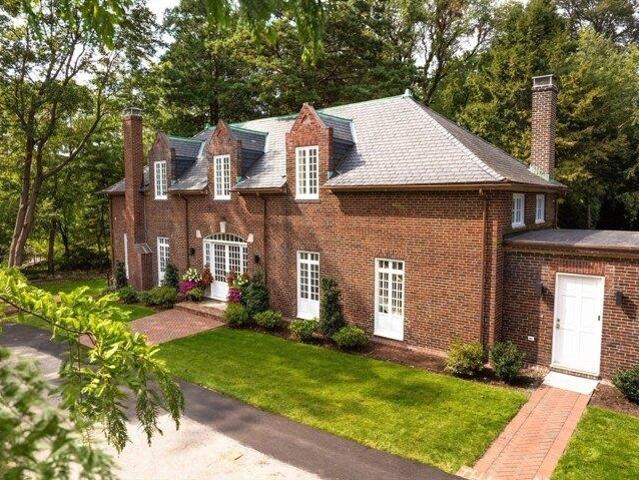 4 bedroom, Brookline MA 02446 104853634