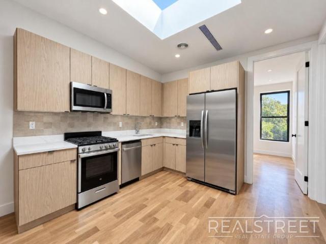 4 bedroom, BROOKLYN NY 11233 106010835
